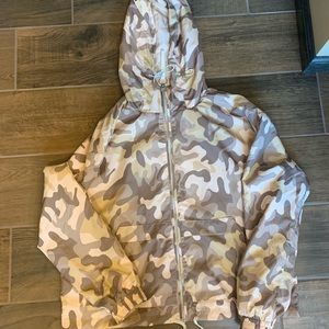MEDIUM FOREVER21 WINDBREAKER